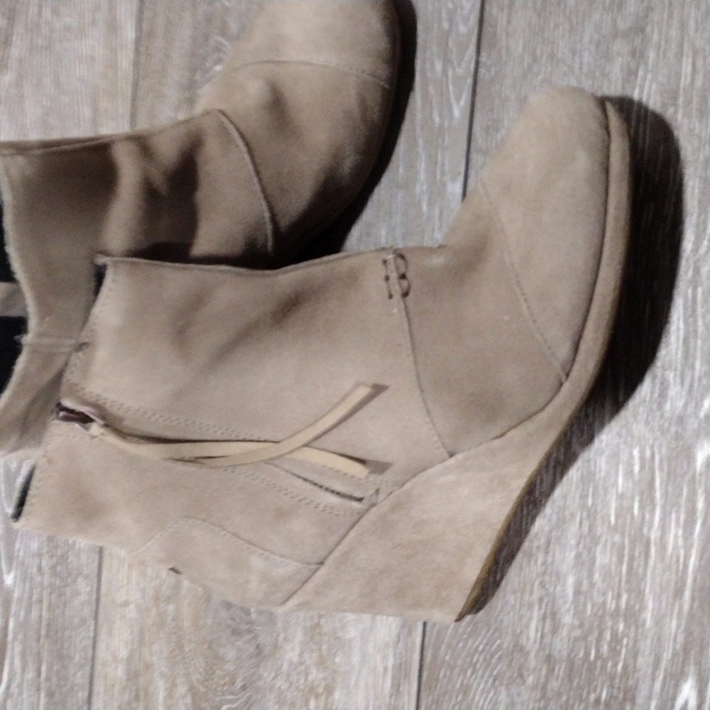 Toms taupe suede zip wedge heel booties. Size 9